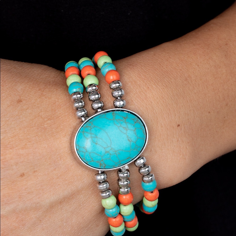 NWT beautiful & fall color stretchy bracelet. Lead & nickel free.